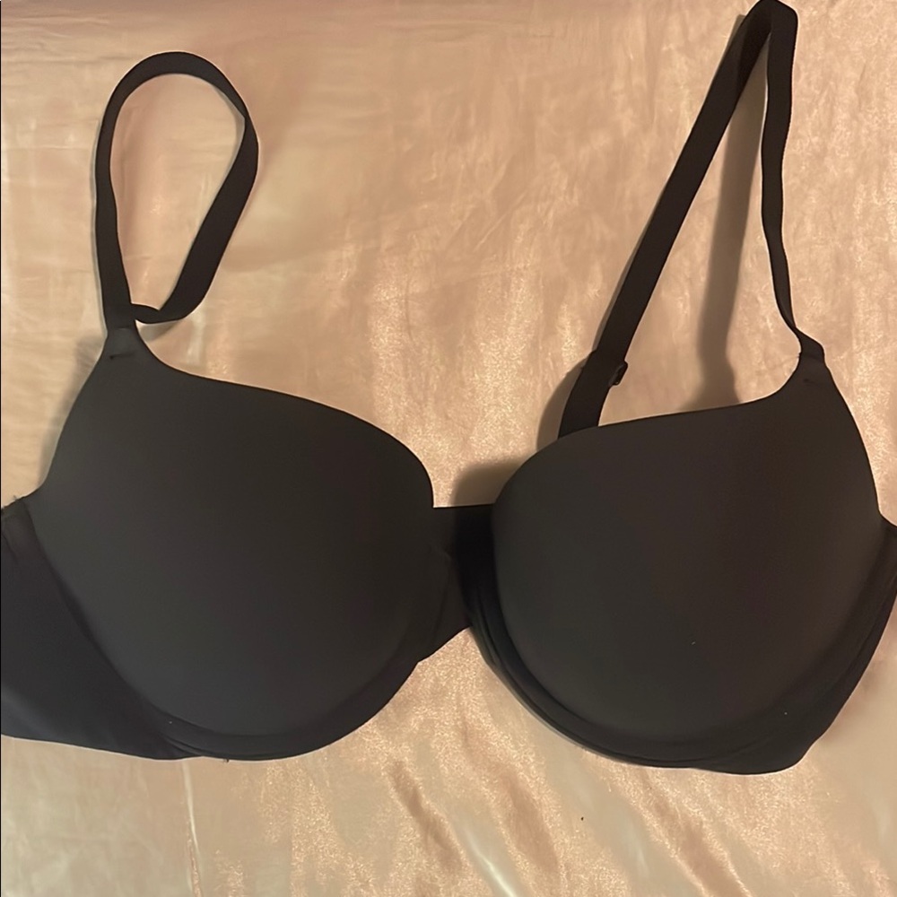 SKIMS Black Full Coverage Bra with Molded Cups